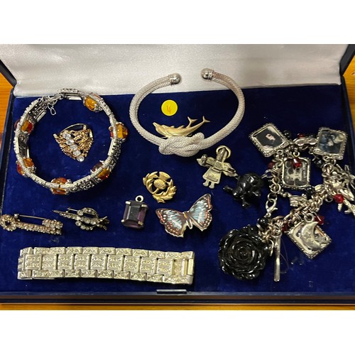 38 - selection of vintage costume jewellery to include boxes