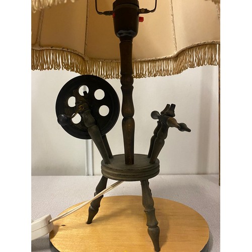 197 - Spinning wheel lamp with fox hunting scene lightshade. 
48cm h