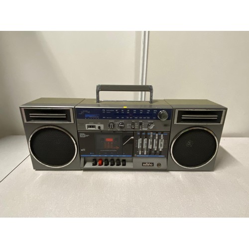 195 - Saisho boombox model no P626.