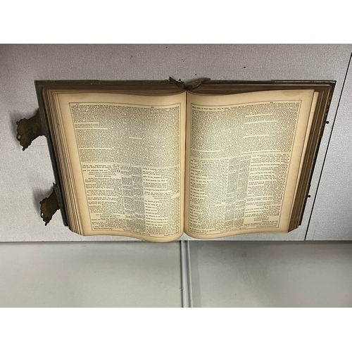 386 - large old bible with illustations
26cm x 35cm