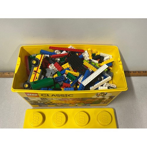 103 - Full box of Lego.