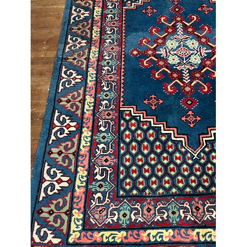 33 - Large African hand made floor rug. 
(slight damage to 1 corner)
8ft x 5ft