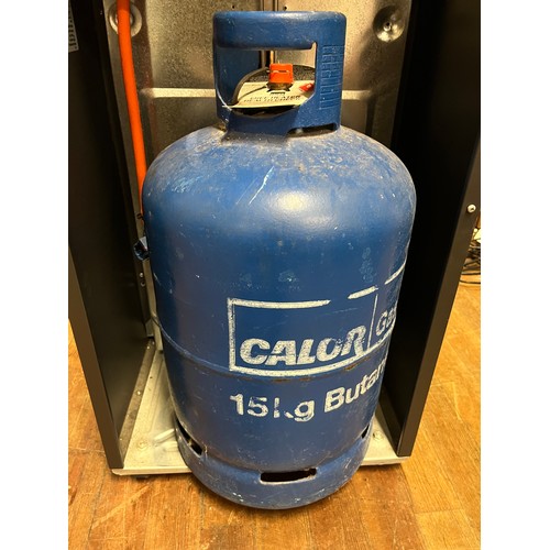 331 - Camila 4200i calor gas heater with full 15kg gas bottle.