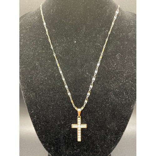 49A - 9ct chain and cross 3.5g