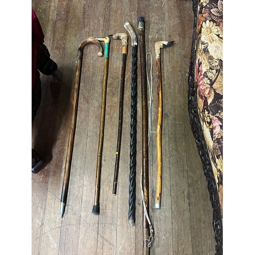 564 - Selection of vintage walking sticks.