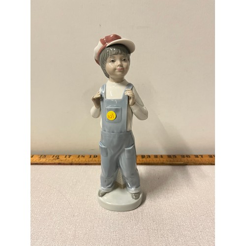 65 - Lladro boy with accordion. 
22cm h