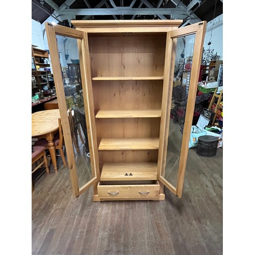 58 - Large solid oak 2 door display cabinet.
190cm h x 90cm w x 34cm d