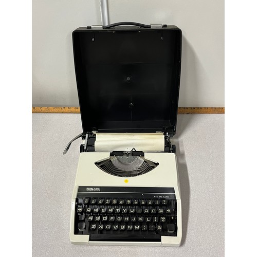 229 - vintage typewriter