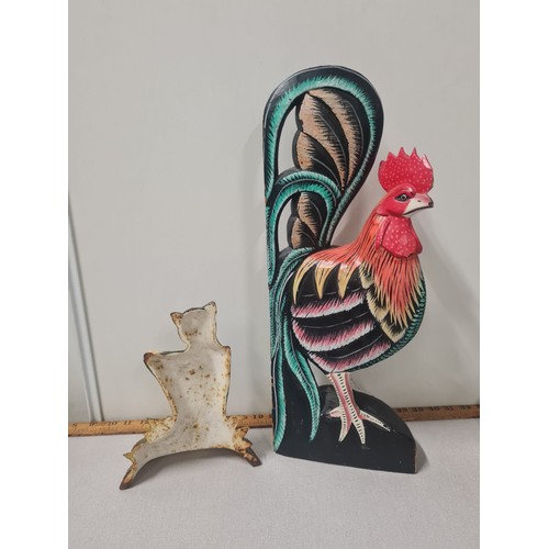 64 - The Leonardo collection cast iron cat door stop & large Indonesian wooden rooster
Tallest 48cm h