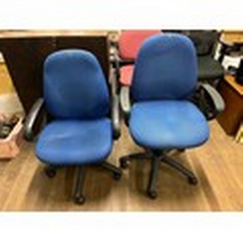 422 - 4 swivel office chairs.