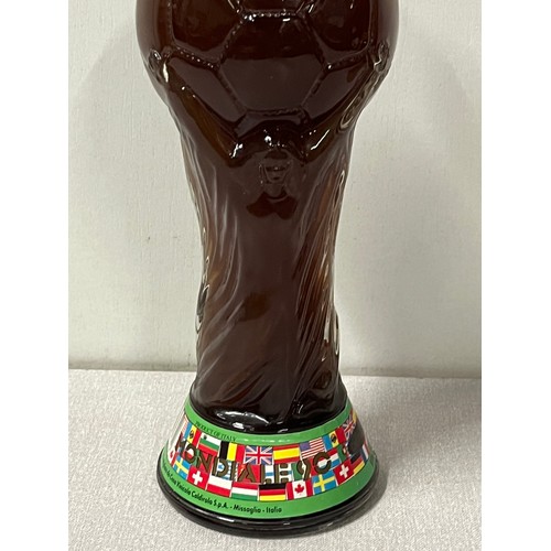 69 - A commemorative bottle of wine for the 1990 world cup