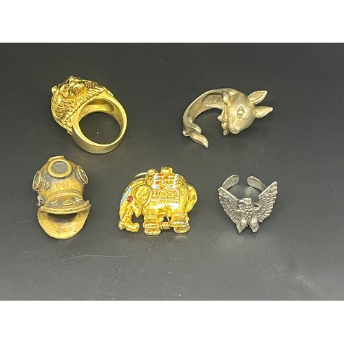 515 - 3 vintage rings & brass divers helmet etc