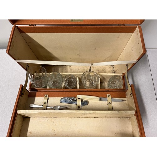 450 - Vintage Brexton picnic box (not complete)