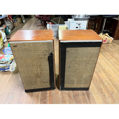 200 - pair of large vintage leak sandwich floor standing speakers 
need tlc
65cm h