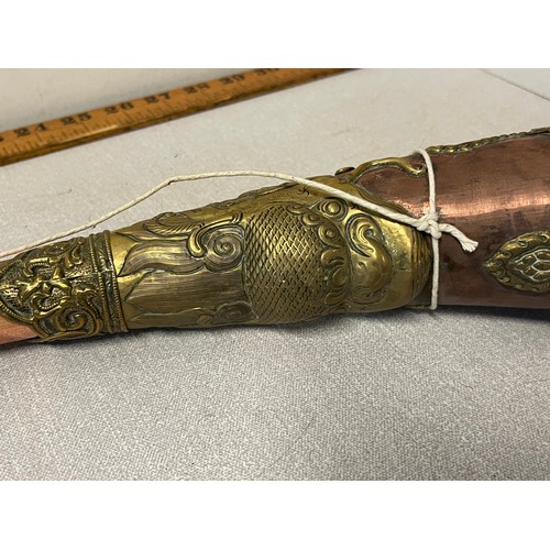 258 - 2 Tibetan ceremonial horns
38cm l