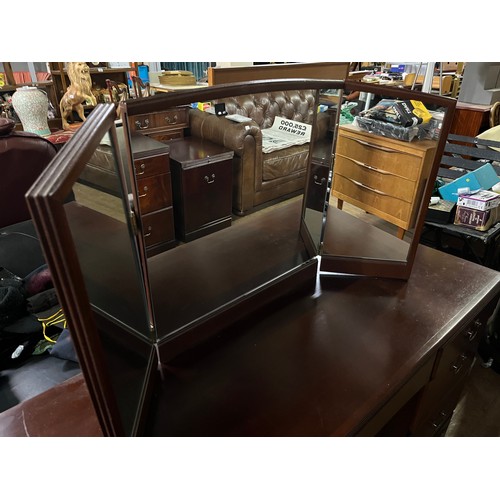 445 - mcintosh dressing table with mirror