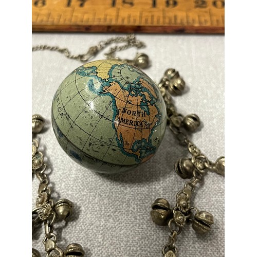 185D - Box of vintage brooches & badges to include small metal globe etc