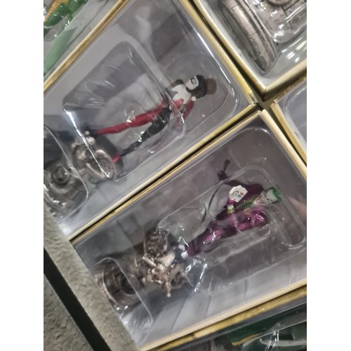 67 - Eaglemoss DC Batman v Joker 32 piece chess collection with 32 collector magazines in folders all in ... 