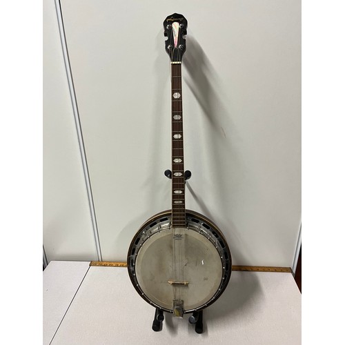 100A - Remo Lorenzo banjo.