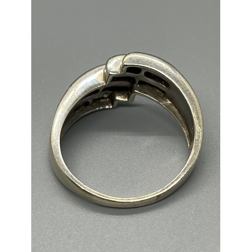 92 - 9ct gold & diamond ring 32 diamonds 6.5 grams