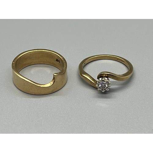 95 - 9ct gold & diamond engagement ring & wedding band
7.3grams (total)