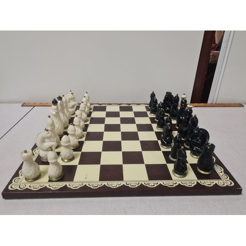 110 - Vintage Soviet carbolite/bakelite black & white chess set USSR to include board.
Tallest 11cm