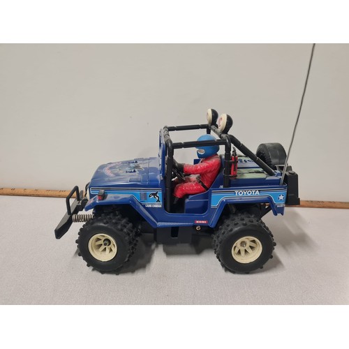123 - Vintage Marui toyota land cruiser super wheelie. (no controller)
35cm l