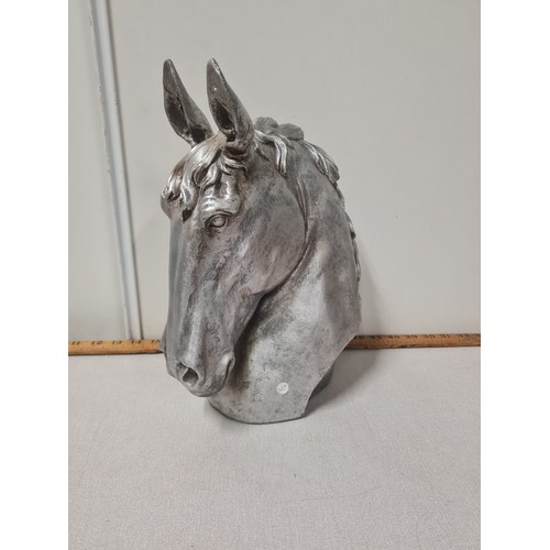 126 - Large horse statue sculpture. 
33cm h