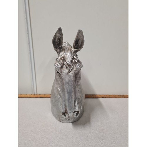 126 - Large horse statue sculpture. 
33cm h