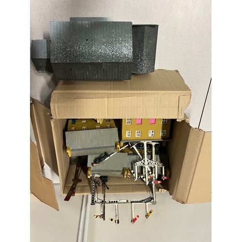 116 - selection of railway items to include rolling stock, carriages & metal signal posts etc