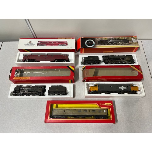 108 - 4 boxed hornby carriages & 1 engine