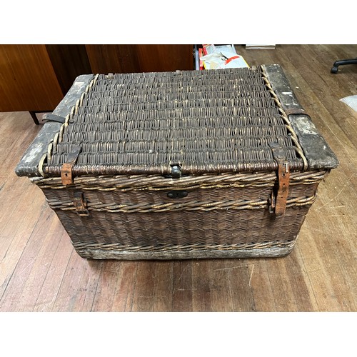 117 - very large antique basket with rope handles
95cm x 70cm x 56cm h
