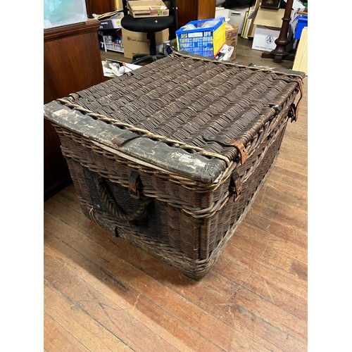 117 - very large antique basket with rope handles
95cm x 70cm x 56cm h