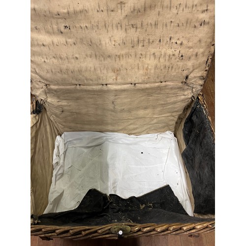 117 - very large antique basket with rope handles
95cm x 70cm x 56cm h