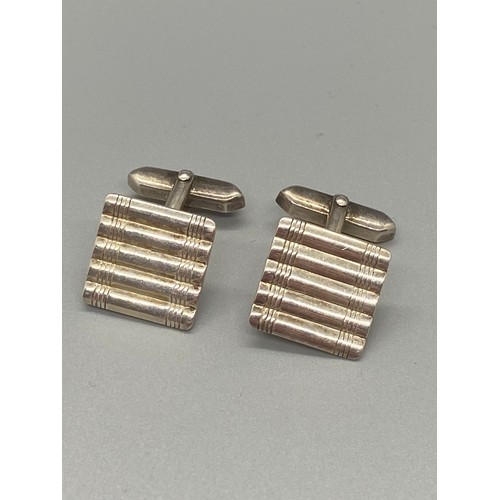 88 - Pair of silver cufflinks.