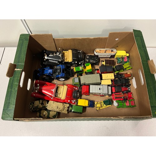 141 - box of collectors cars & lorries etc