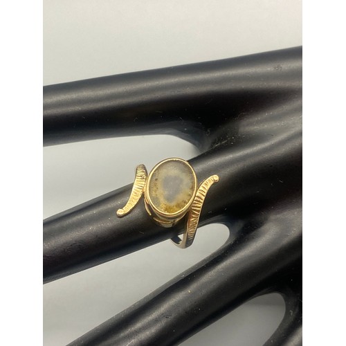 147 - 9ct gold ring moonstone? ring
2.9g