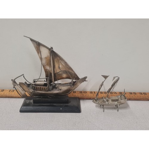 174 - 2 unmarked silver ships.
largest 16cm x 16cm