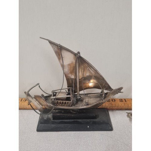 174 - 2 unmarked silver ships.
largest 16cm x 16cm