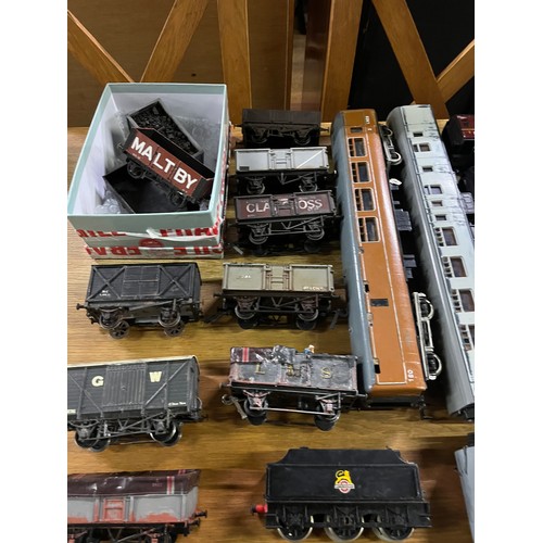 53 - collection of lima o gauge railway Ana to include 3 engines , 44561, 4047, & unnamed heavy snow plou... 