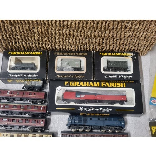 68 - selection of graham farish railway items to include track etc