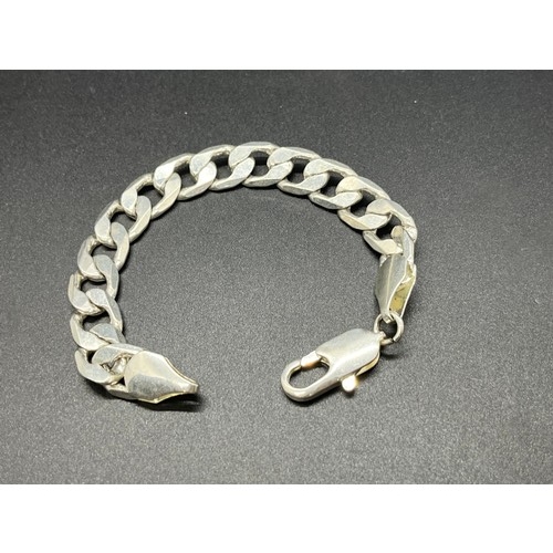 48 - silver curb bracelet 30 grams