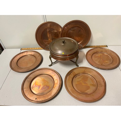 168 - Vintage fondue copper burner & 6 copper chargers.