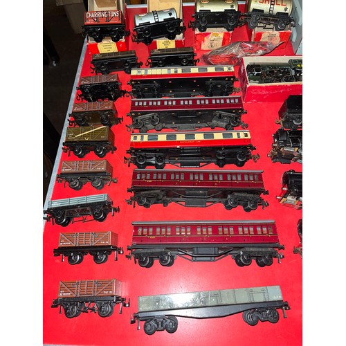 181 - large collection of vintage TTR trixx railway ana to include 9 engines , 4 boxed petroleum wagons , ... 