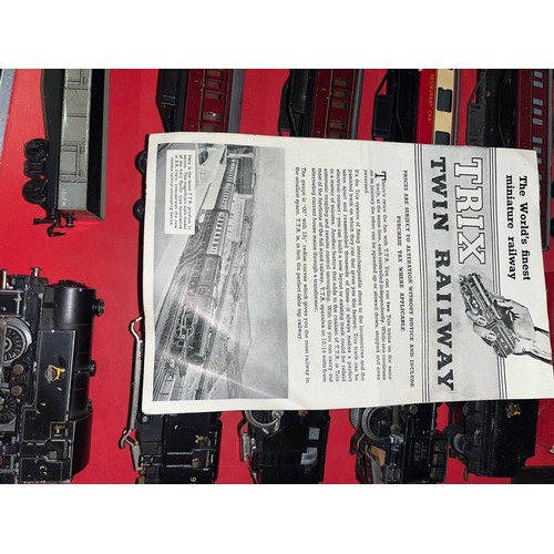 181 - large collection of vintage TTR trixx railway ana to include 9 engines , 4 boxed petroleum wagons , ... 