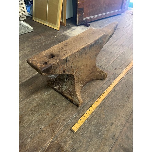 199 - Antique extremely large heavy blacksmiths anvil
29