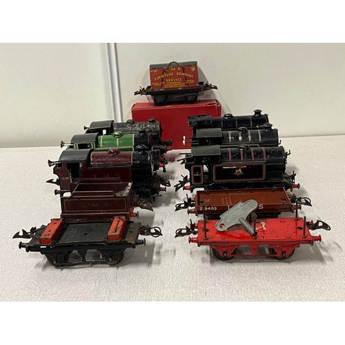 205 - collection of 6 o gauge clockwork engines , 2 x 382011, lner 460, lms7160, lms2270, 60199, plus key ... 