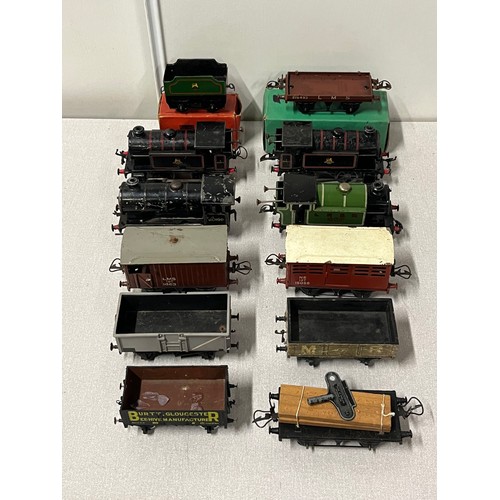 206 - collection of 4 hornby o gauge clockwork engines to include 60199, lner460, 2 x 3 82011, plus key , ... 