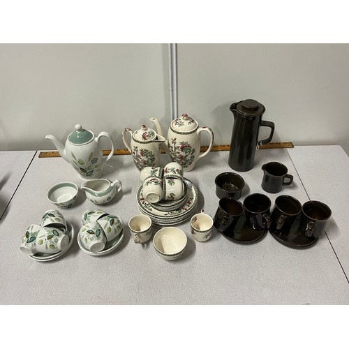 346 - Selection of tea ware to include Johnson bros, Woods ware etc