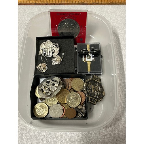 110 - Small tub of coinage & silver jewellery etc